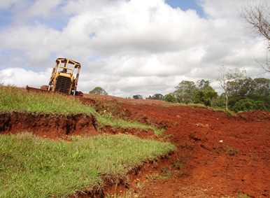 A mecanização das atividades agrícolas contribui para a exaustão do solo 